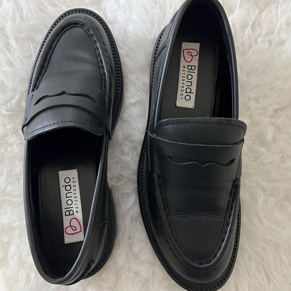 Women slipped on Shoes size 7.5. Never been worn. It's too big for me.